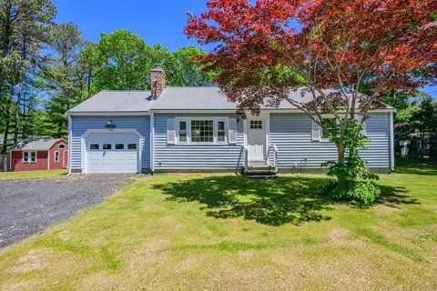 156 Red Brook Rd, Teaticket, MA 02536