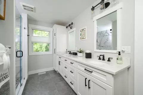 Bath - 14 Valley Brook Rd, Centerville, MA 02632 photo 2 of 3