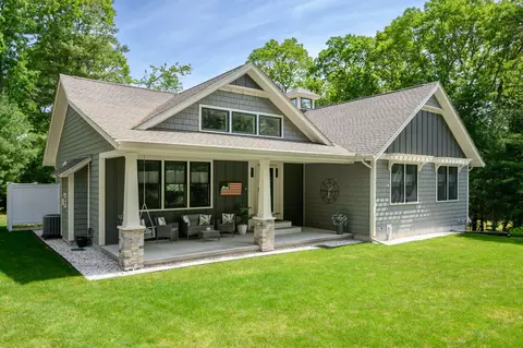 Exterior - 14 Valley Brook Rd, Centerville, MA 02632 photo 8 of 10
