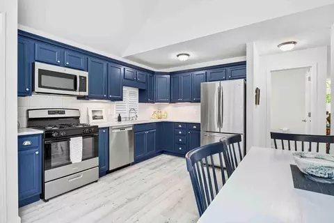 16 Gold Leaf Ln, Mashpee, MA 02649
