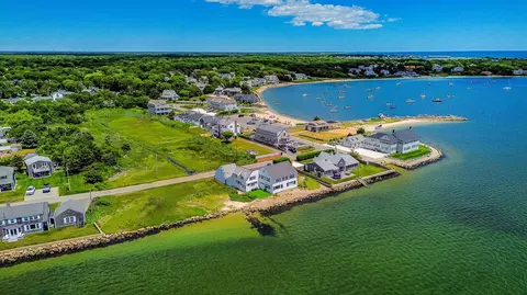 43 Shore Rd, West Yarmouth, MA 02673