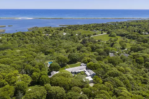 8 Snail Rd, Chilmark, MA 02535