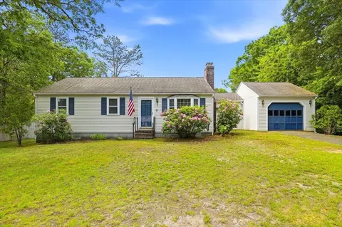 9 Deerfield Rd, West Yarmouth, MA 02673