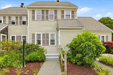 18 Woodview Dr UNIT 8C, Falmouth, MA 02540
