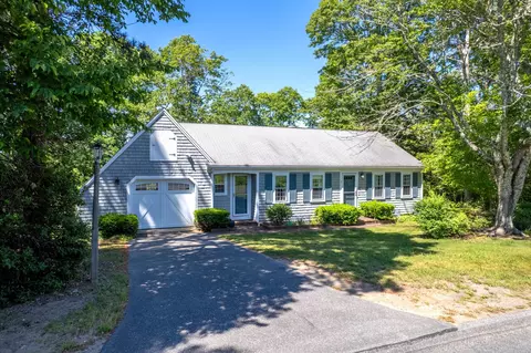 32 Indian Field Dr, East Dennis, MA 02641