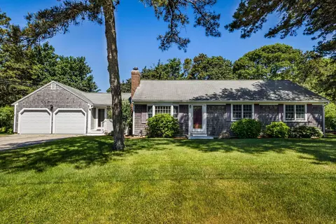 12 Lockwood Dr, South Dennis, MA 02660