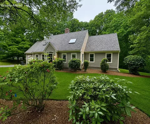 30 Currycomb Cir, West Barnstable, MA 02668