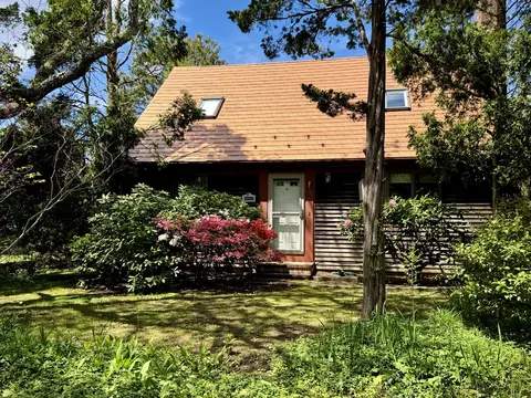 46 Harbor Ave, Falmouth, MA 02540