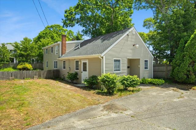 47 Little Rock Ave, Falmouth, MA 02540