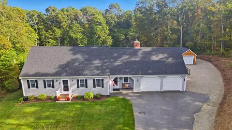 10 Royal Cir, Sandwich, MA 02563