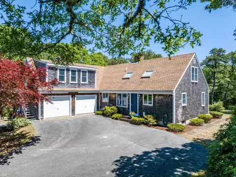 9 Mallard Ln, Harwich, MA 02645