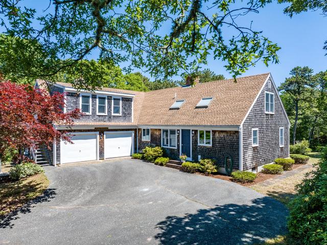 9 Mallard Ln, Harwich, MA 02645
