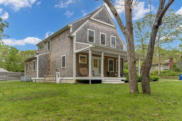 28 Grovedale Rd, Oak Bluffs, MA 02557