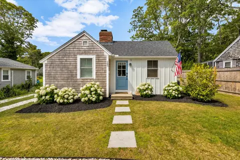 25 Lake Rd, West Yarmouth, MA 02673
