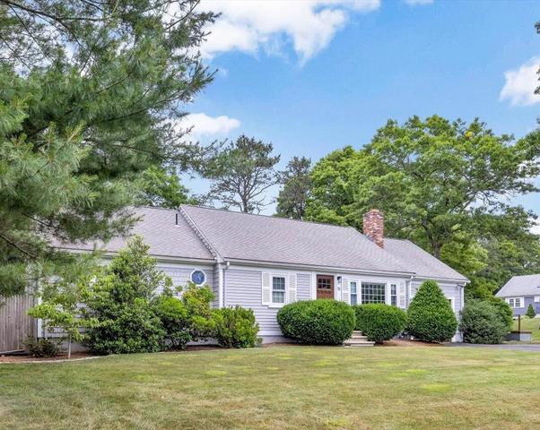 16 Pine View Dr, Cotuit, MA 02635