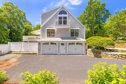 27 Crestview Dr, East Sandwich, MA 02537