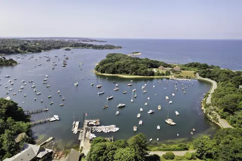 44 Carey Ln, Falmouth, MA 02540