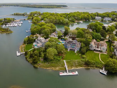 8 Bowsprit Pt, Mashpee, MA 02649