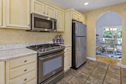 Kitchen - 5 Mayfair Ct UNIT 5, Mashpee, MA 02649 photo 2 of 3