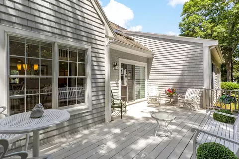Exterior - 5 Mayfair Ct UNIT 5, Mashpee, MA 02649 photo 4 of 4