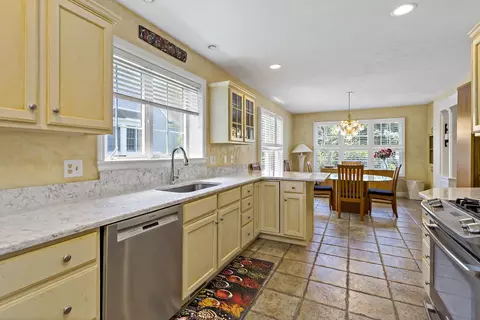 Kitchen - 5 Mayfair Ct UNIT 5, Mashpee, MA 02649 photo 3 of 3