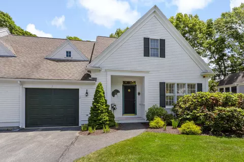 5 Mayfair Ct UNIT 5, Mashpee, MA 02649