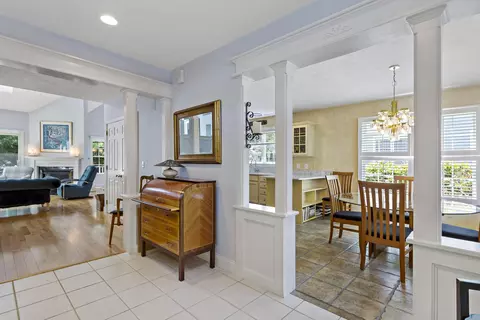 Entry Way - 5 Mayfair Ct UNIT 5, Mashpee, MA 02649 photo 2 of 4