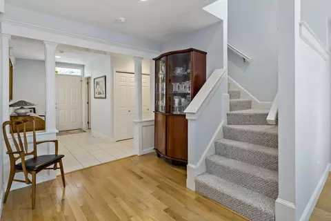 Entry Way - 5 Mayfair Ct UNIT 5, Mashpee, MA 02649 photo 3 of 4