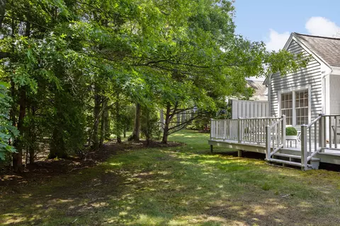 Exterior - 5 Mayfair Ct UNIT 5, Mashpee, MA 02649 photo 3 of 4
