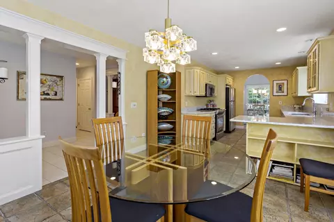 Dining - 5 Mayfair Ct UNIT 5, Mashpee, MA 02649 photo 2 of 4