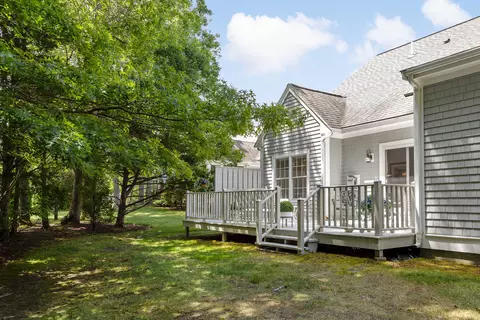 Exterior - 5 Mayfair Ct UNIT 5, Mashpee, MA 02649 photo 2 of 4