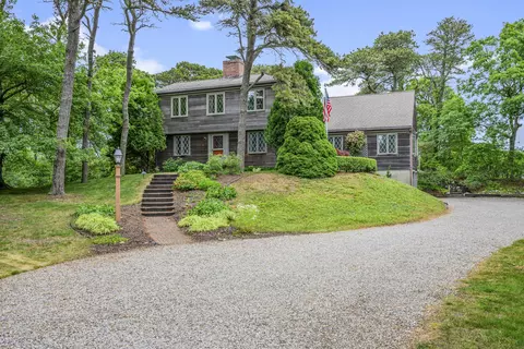 330 Champlain Rd, Chatham, MA 02633