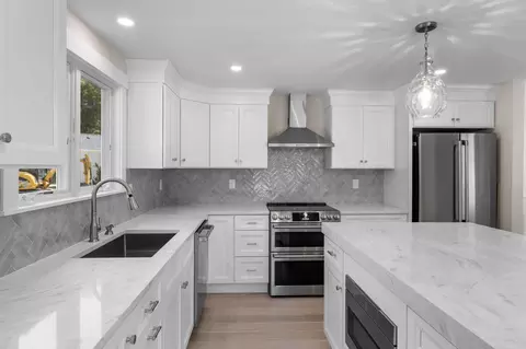 Kitchen - 75 Sipps Rd UNIT 75, Mashpee, MA 02649 photo 4 of 6