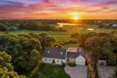 26 Hardings Beach Rd, Chatham, MA 02633