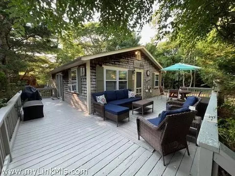 60 Carol Ln # R, Oak Bluffs, MA 02557