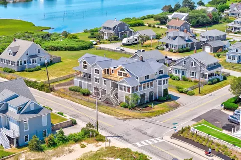 70 Menauhant Rd, East Falmouth, MA 02536