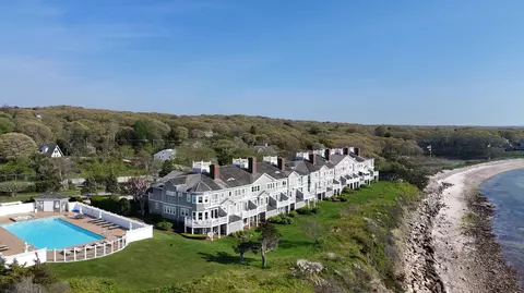 18 Cape Codder Rd # -D, Falmouth, MA 02540