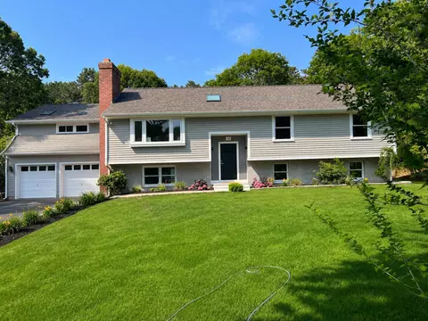 19 Wheelhouse Cir, Hatchville, MA 02536