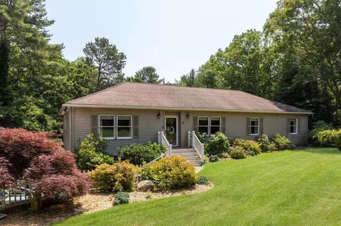 24 Moon Compass Ln, Sandwich, MA 02563
