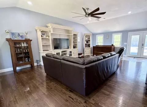 12 Ox Bow Rd, East Falmouth, MA 02536
