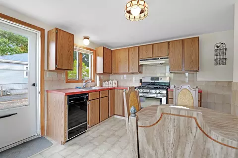 Kitchen - 17 Swift Ave, Wareham, MA 02571 photo 3 of 6