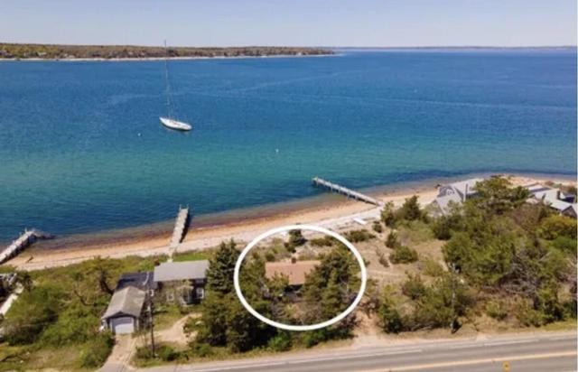 11 Beach Rd, Oak Bluffs, MA 02557