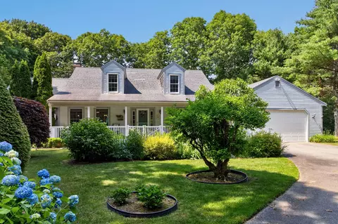442 Flint St, Marstons Mills, MA 02648