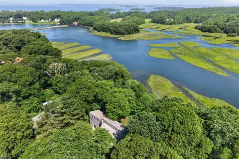 14 Ellen Ln, Pocasset, MA 02559