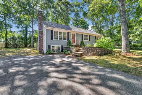 135 Scudder Ave, Hyannis, MA 02601