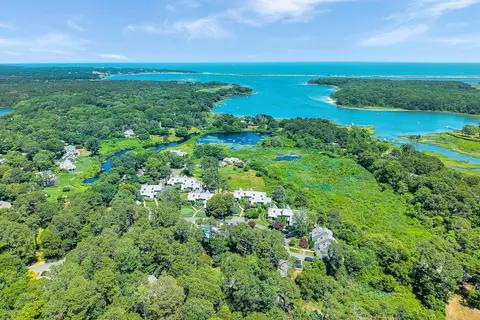 40 Hidden Cove Rd UNIT 2, Oak Bluffs, MA 02557