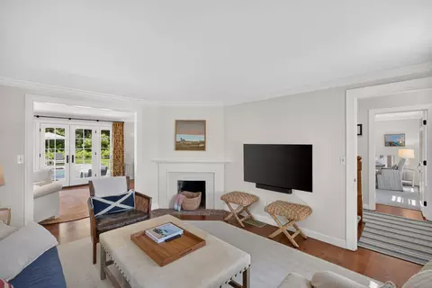 Living - 141 Point Hill Rd, West Barnstable, MA 02668 photo 2 of 7