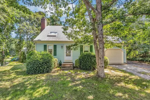 26 Richard Rd, Yarmouth Port, MA 02675
