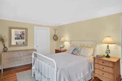 Bedroom - 2849 Main St, Barnstable, MA 02630 photo 4 of 6