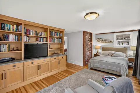 Bedroom - 2849 Main St, Barnstable, MA 02630 photo 1 of 6
